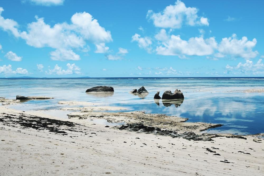 Crown Beach Hotel Seychelles Pointe Au Sel ภายนอก รูปภาพ