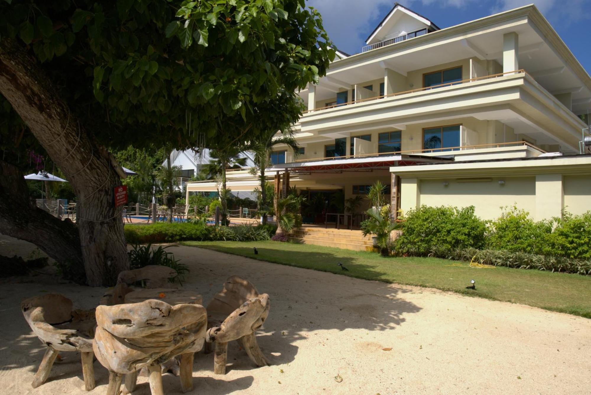 Crown Beach Hotel Seychelles Pointe Au Sel ภายนอก รูปภาพ
