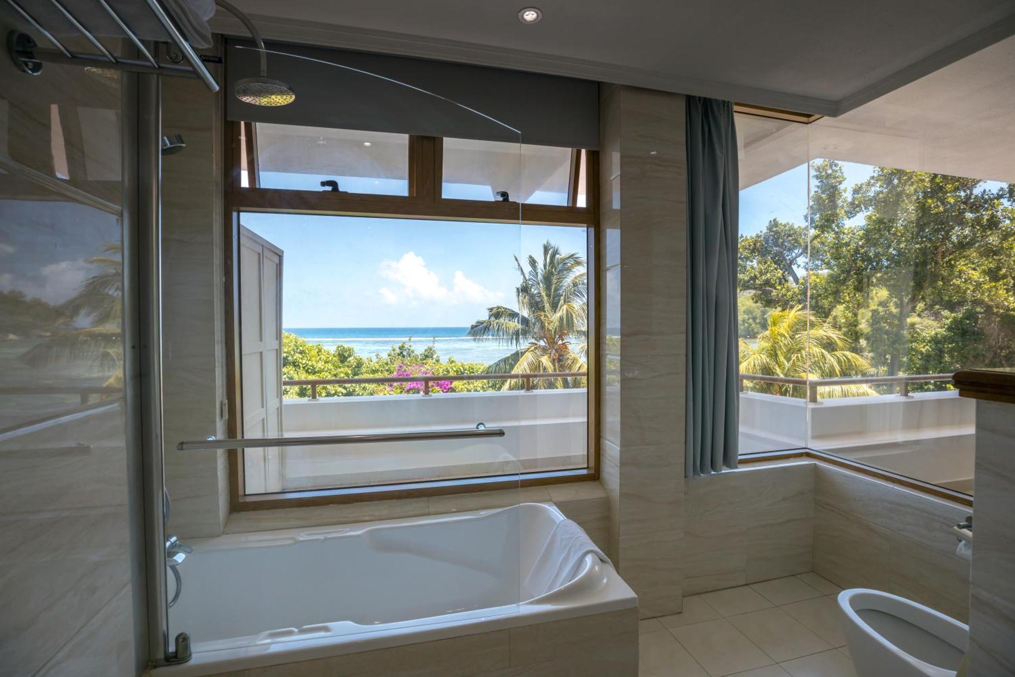 Crown Beach Hotel Seychelles Pointe Au Sel ภายนอก รูปภาพ
