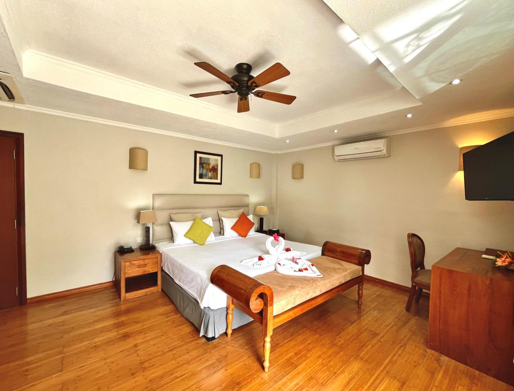 Crown Beach Hotel Seychelles Pointe Au Sel ภายนอก รูปภาพ
