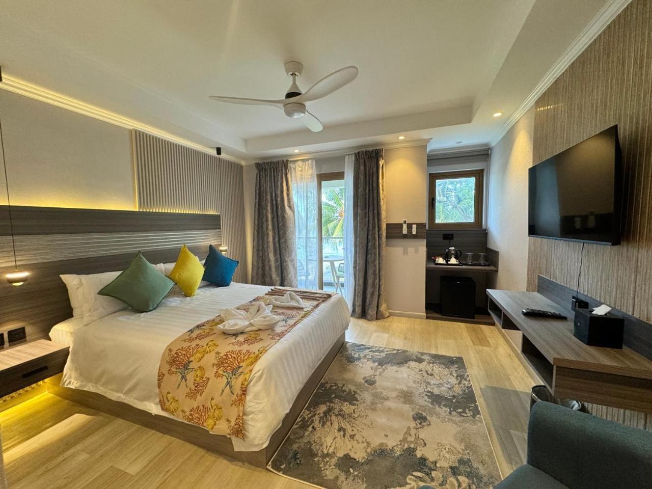Crown Beach Hotel Seychelles Pointe Au Sel ภายนอก รูปภาพ