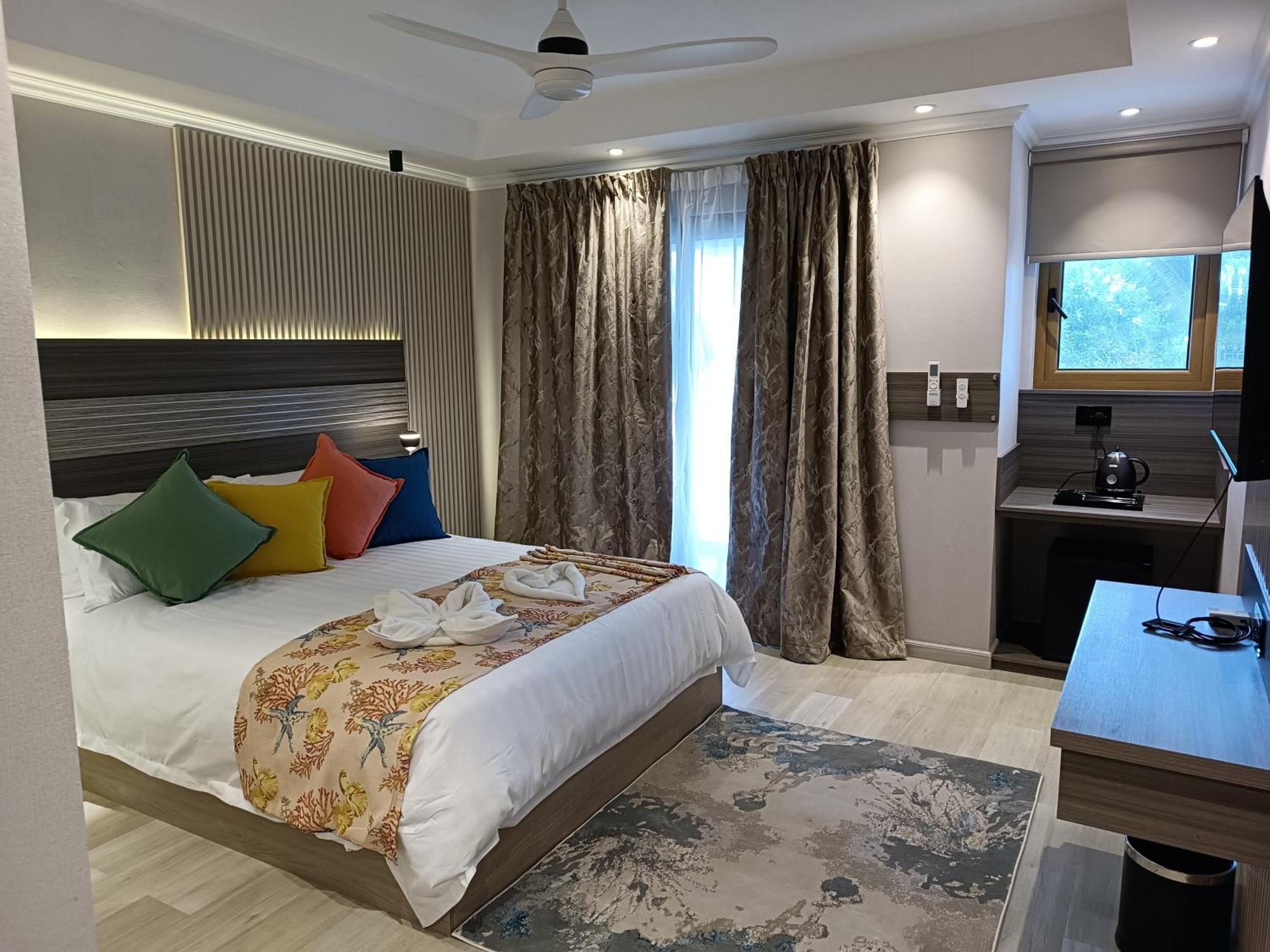 Crown Beach Hotel Seychelles Pointe Au Sel ภายนอก รูปภาพ