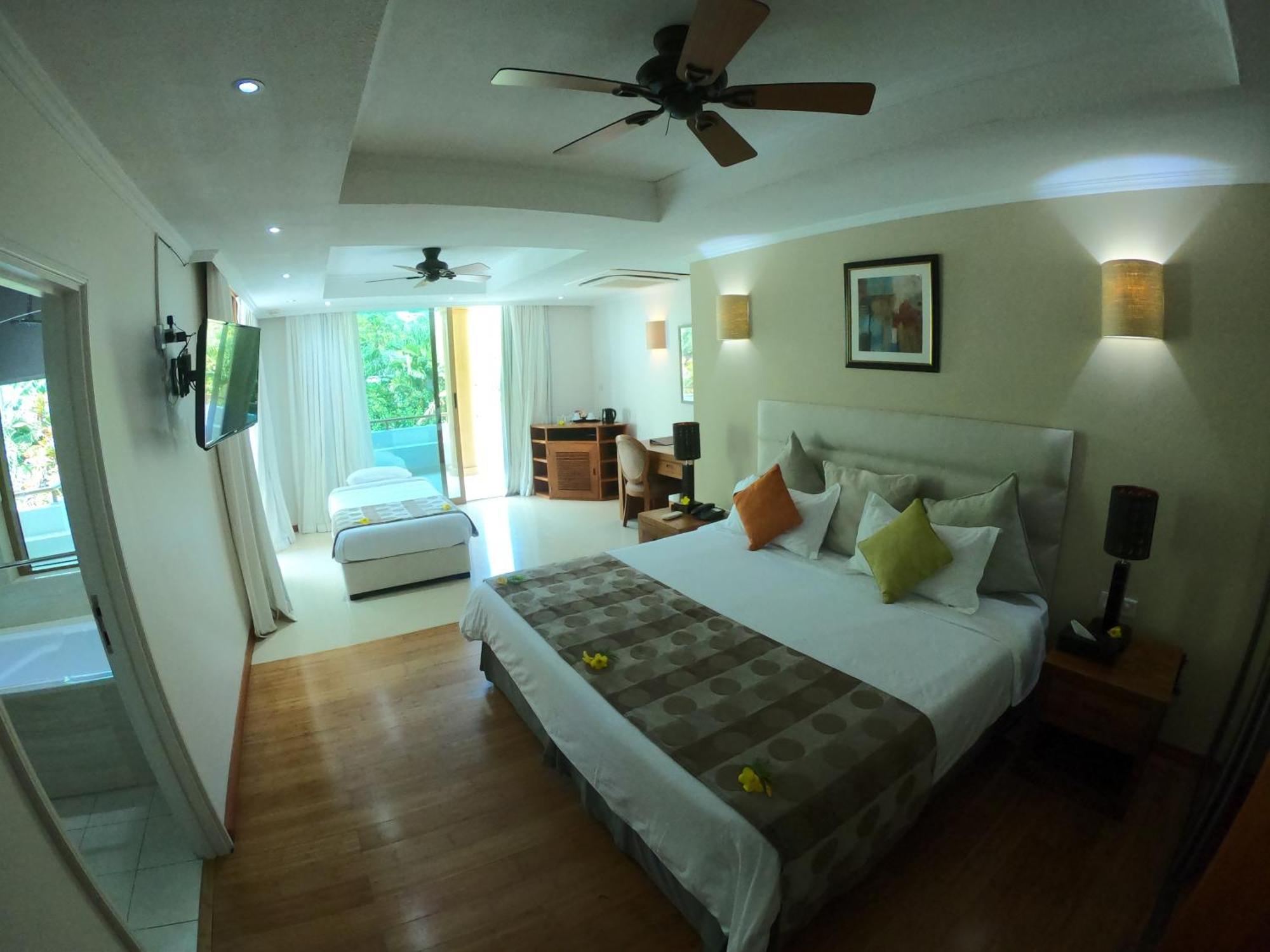 Crown Beach Hotel Seychelles Pointe Au Sel ภายนอก รูปภาพ