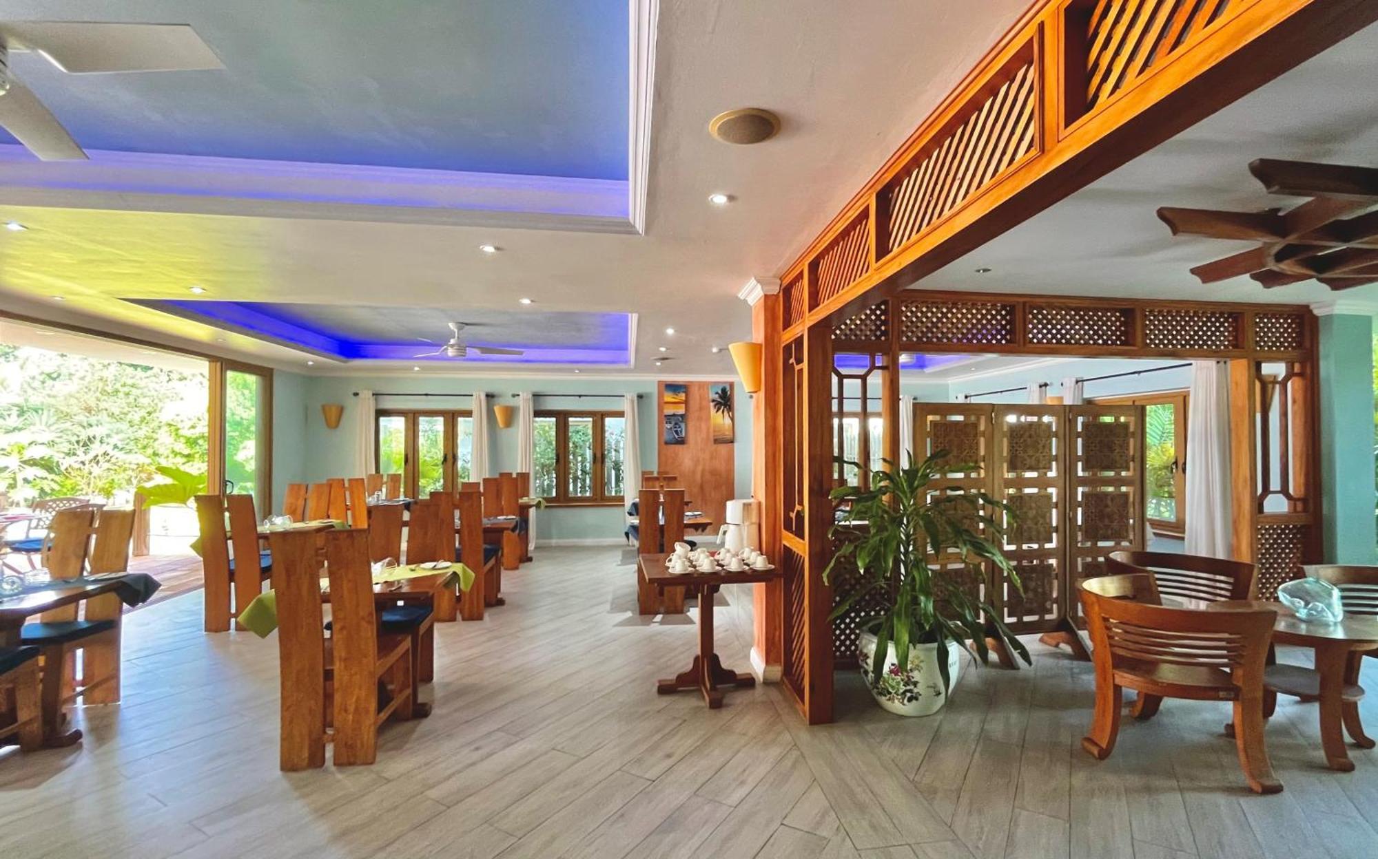 Crown Beach Hotel Seychelles Pointe Au Sel ภายนอก รูปภาพ